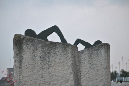 Two statues symbolizing Cross Channel Swimmers